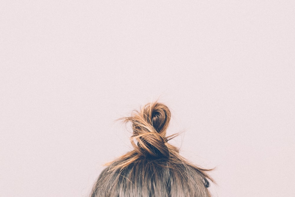 5 Anzeichen für ungesundes Haar | Pharmasana Blog