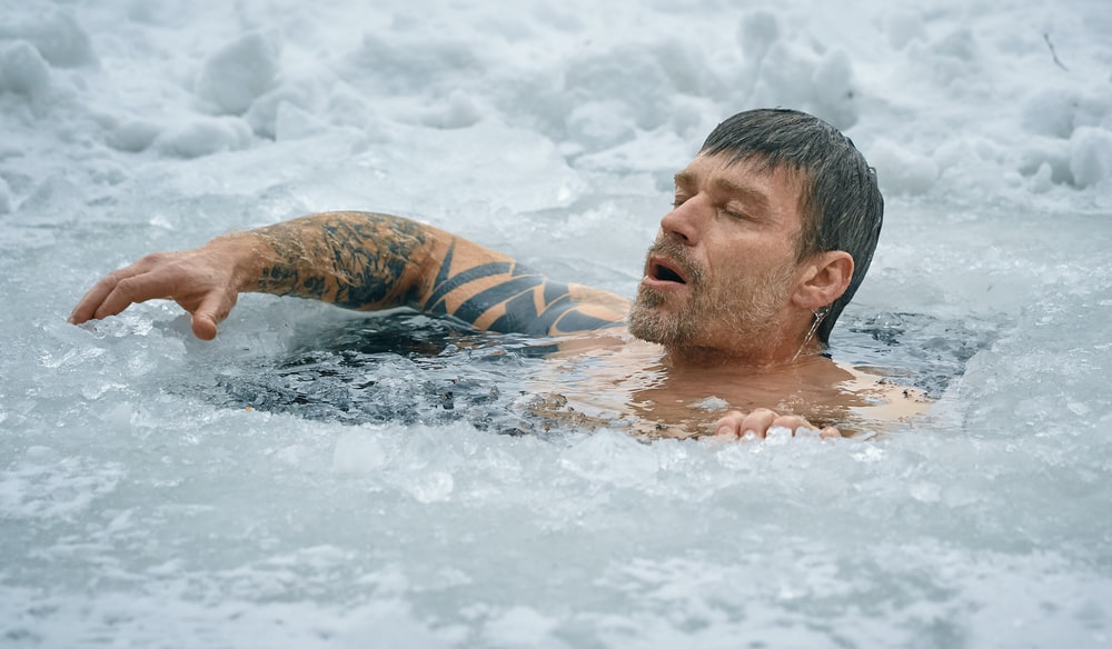 5 Vorteile vom Eisbaden | Pharmasana Blog